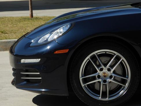 Used 2014 Porsche Panamera 4 AWD/4WD image 22