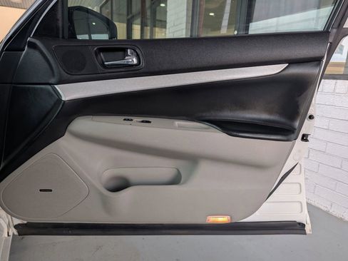 Used 2009 INFINITI G37 Journey w/ Premium Pkg image 17