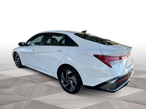 Used 2025 Hyundai Elantra SEL image 6