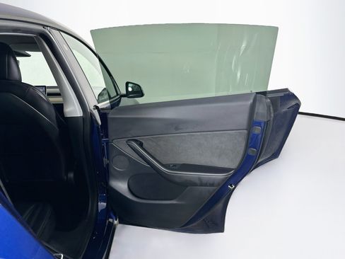 Used 2021 Tesla Model Y Long Range AWD/4WD image 29