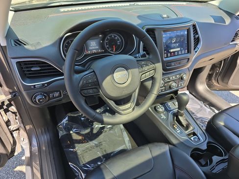 Used 2019 Jeep Cherokee Trailhawk w/ Comfort/Convenience Group image 18