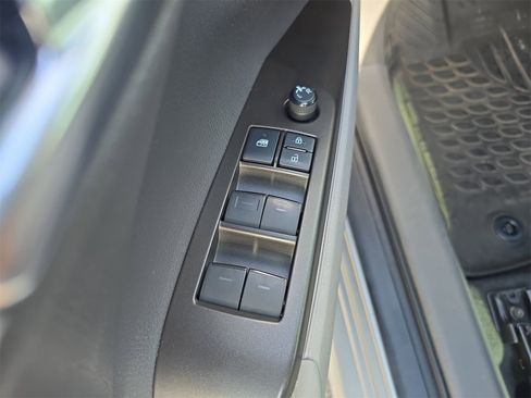 Used 2021 Toyota Camry LE image 14