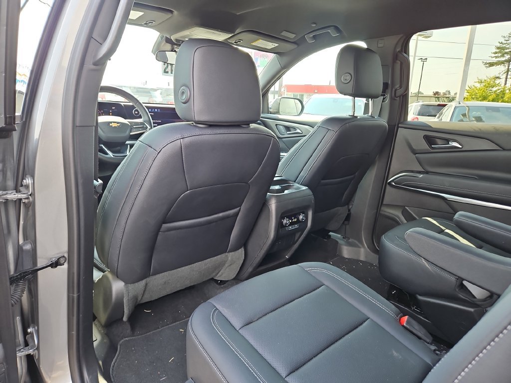Used 2026 Chevrolet Traverse LT FWD image 18