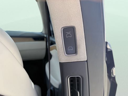 Used 2019 Tesla Model X 75D image 40