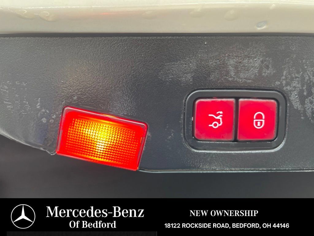 Used 2013 Mercedes-Benz SL 550 image 13