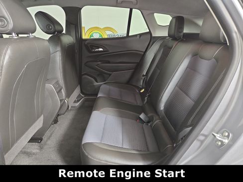 Certified 2025 Chevrolet Trax LT w/ LT Convenience Package FWD image 12