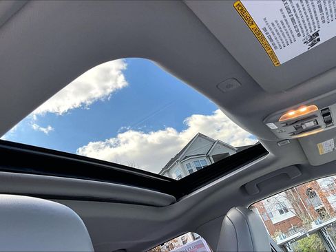 Used 2023 Toyota Highlander XLE image 21