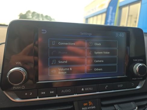 Used 2024 Nissan Altima 2.5 S FWD image 18
