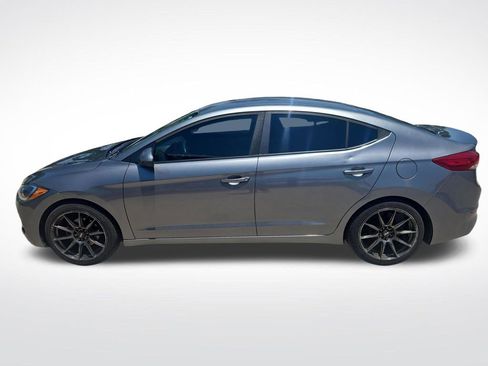 Used 2018 Hyundai Elantra SE FWD image 2