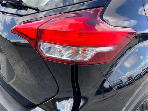 Used 2019 Nissan Kicks S w/ Exterior Electronics Package image 30