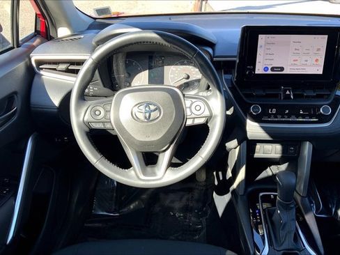 Used 2023 Toyota Corolla Cross LE image 4