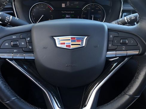 Used 2023 Cadillac XT6 Premium Luxury image 23