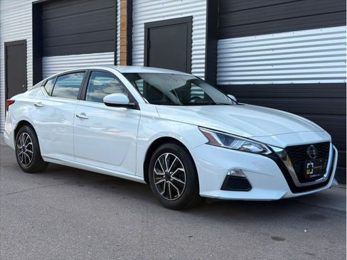 Used 2020 Nissan Altima 2.5 S FWD image 11