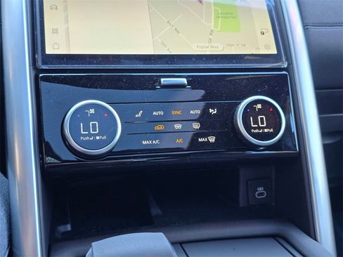 New 2025 Land Rover Discovery S image 15