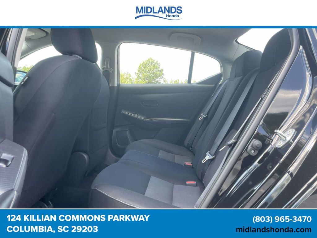 Used 2025 Nissan Sentra SV FWD image 9