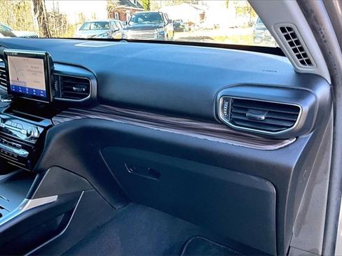 Used 2023 Ford Explorer Limited image 23