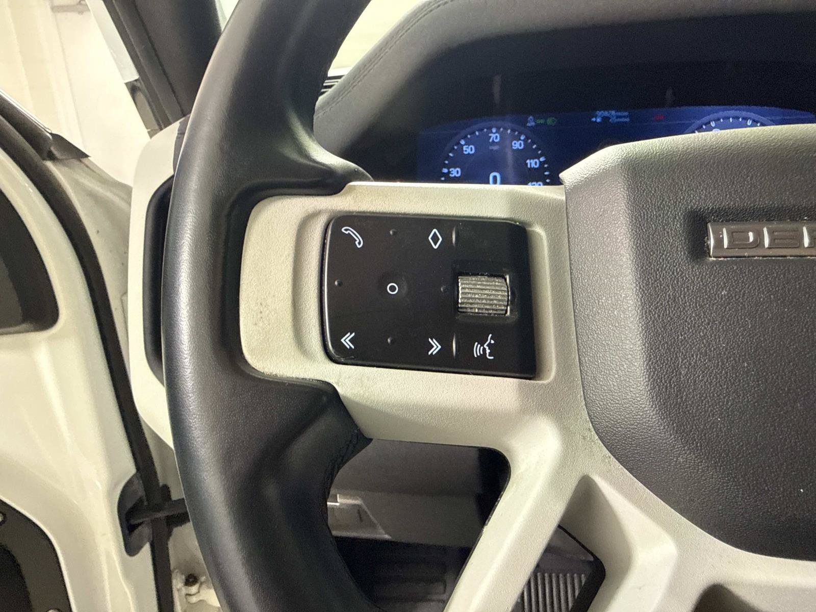 Used 2020 Land Rover Defender 110 SE AWD/4WD image 33