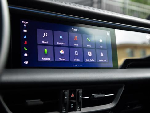 Certified 2025 Porsche Macan Electric RWD image 25