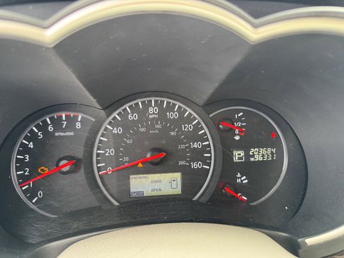 Used 2015 Nissan Quest SV image 25