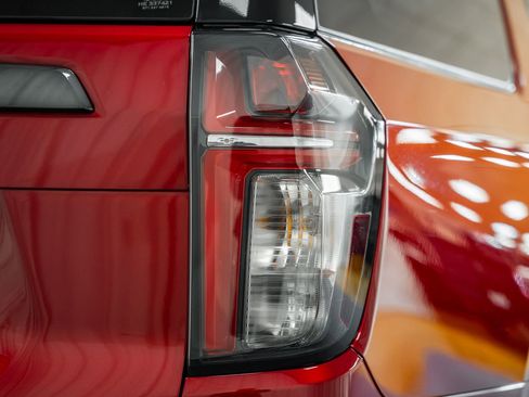 Used 2021 Chevrolet Suburban Z71 image 19