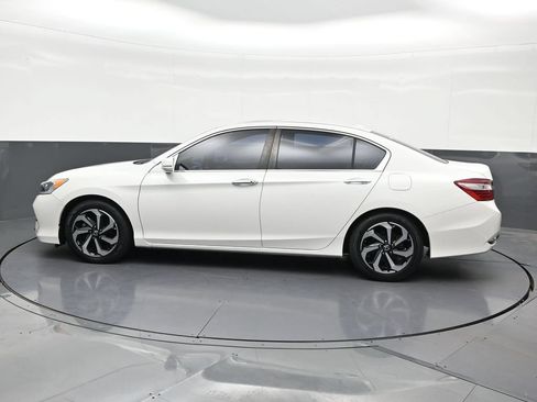 Used 2017 Honda Accord EX image 2