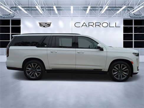Used 2023 Cadillac Escalade ESV Sport Platinum image 2