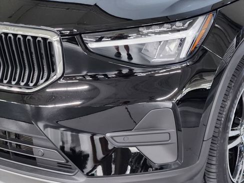 Used 2023 Volvo XC40 B4 Core w/ Protection Package Premier FWD image 12