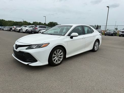 Used 2018 Toyota Camry LE FWD image 3