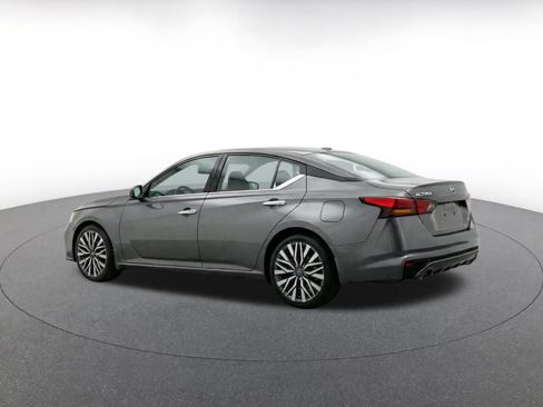 Used 2025 Nissan Altima 2.5 SV FWD image 10
