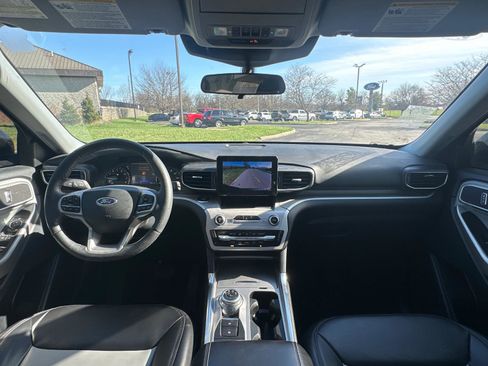 Used 2023 Ford Explorer XLT w/ Equipment Group 202A image 5