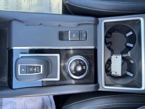 Used 2022 Mitsubishi Outlander SE image 18