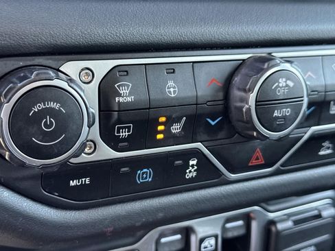 Used 2024 Jeep Wrangler Sahara image 18