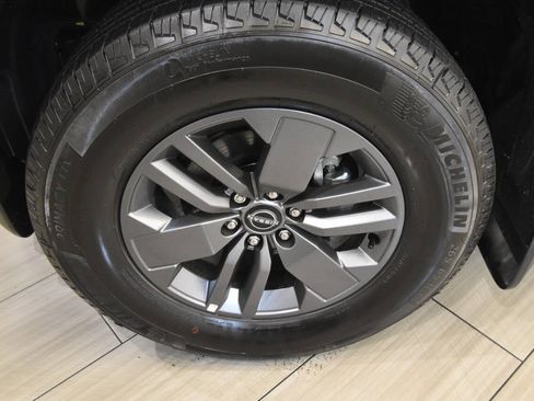 Used 2025 Nissan Frontier SV w/ SV Convenience Package RWD image 10