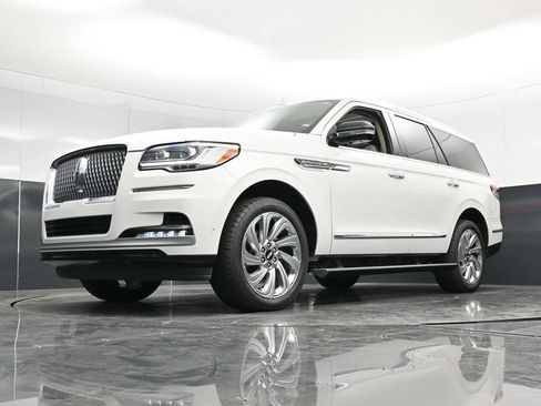 Used 2024 Lincoln Navigator Premiere AWD/4WD image 62