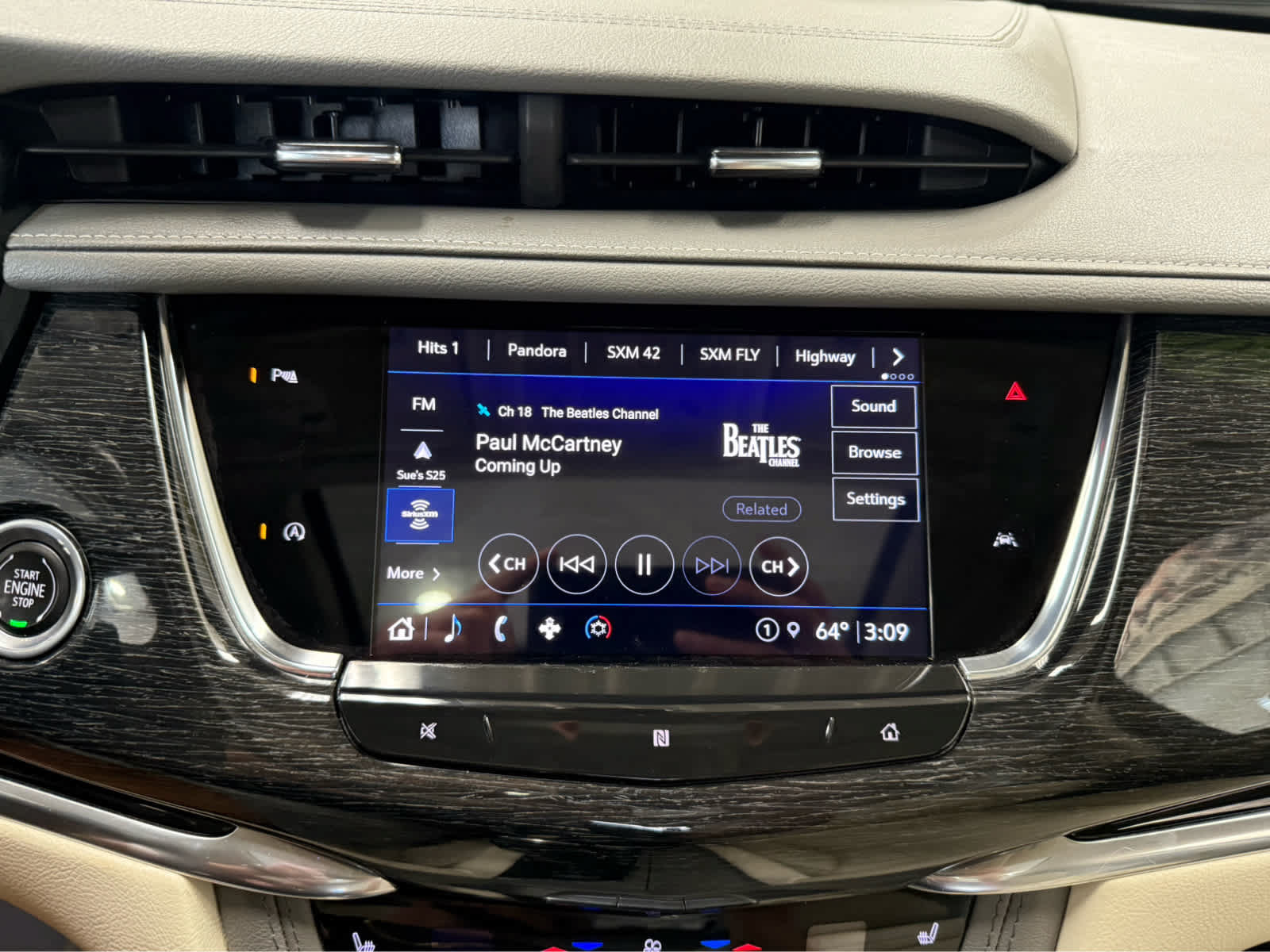 Used 2021 Cadillac XT6 Premium Luxury w/ LPO, Floor Liner Package AWD/4WD image 18