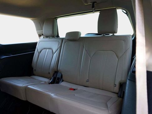 Used 2024 Ford Expedition Limited image 19