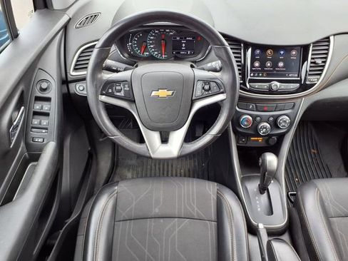 Used 2020 Chevrolet Trax LT w/ LT Convenience Package image 5