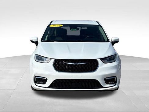 Used 2023 Chrysler Pacifica Touring-L FWD image 16