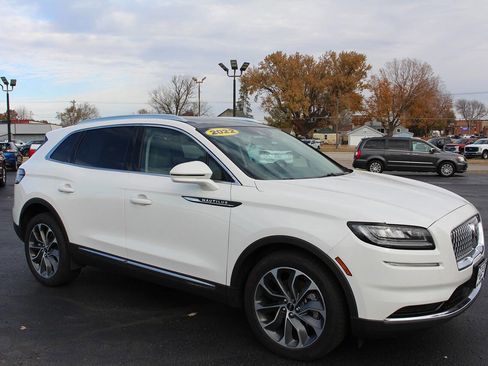 Used 2022 Lincoln Nautilus Reserve w/ Luxury Package image 2