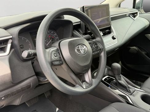 Used 2025 Toyota Corolla LE FWD image 17