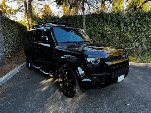 Used 2024 Land Rover Defender 130 X-Dynamic SE image 3