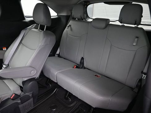 Certified 2025 Toyota Sienna XLE image 32