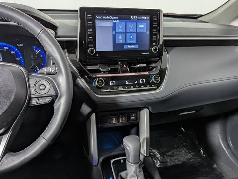 Certified 2022 Toyota Corolla Cross XLE image 40