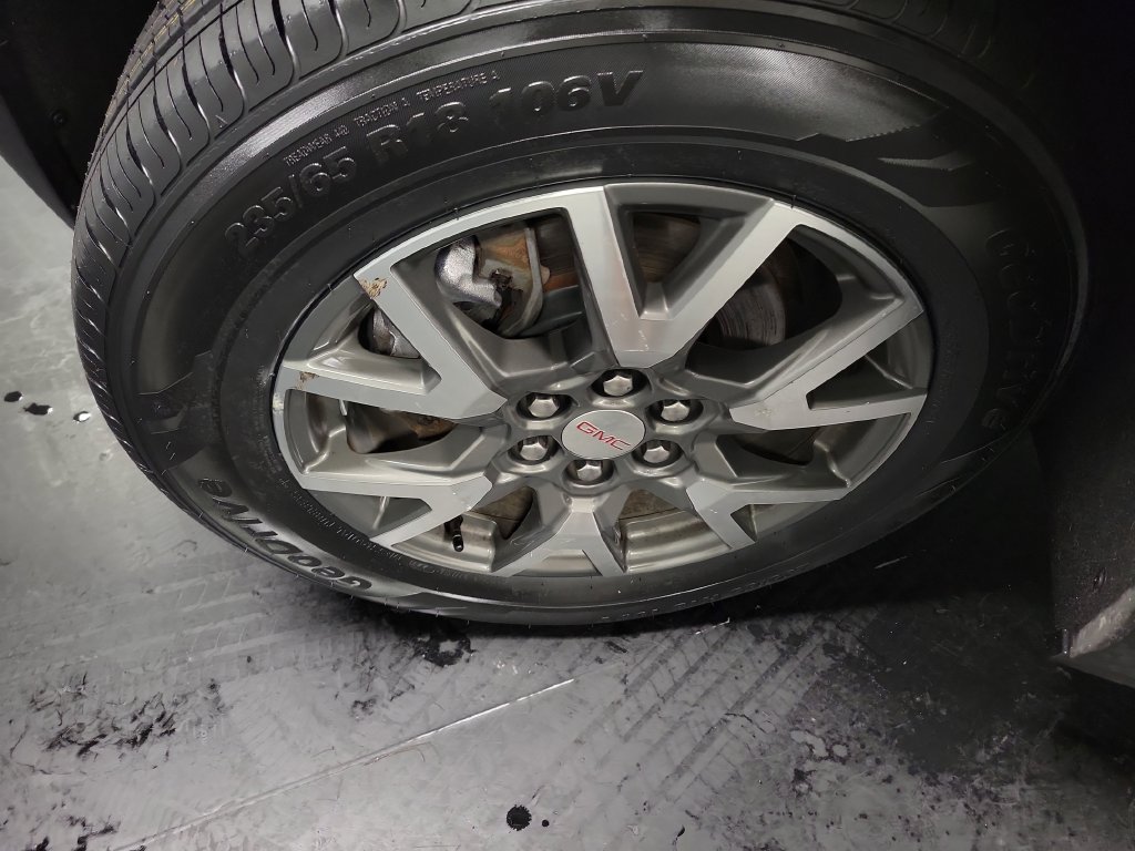 Used 2023 GMC Acadia SLE FWD image 13