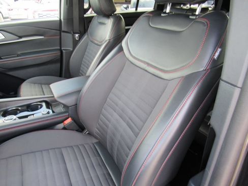Used 2025 Ford Explorer ST-Line AWD/4WD image 14