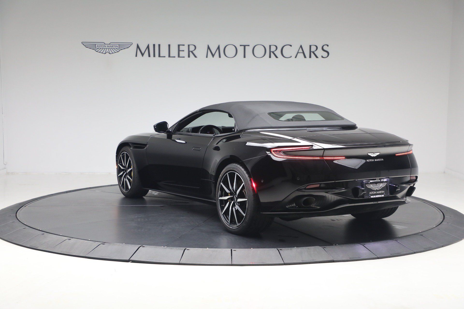 Used 2020 Aston Martin DB11 Volante RWD image 7