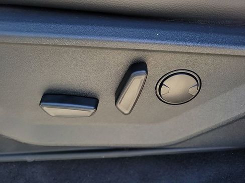 Used 2025 Ford F150 Lariat w/ Equipment Group 501A Mid image 13