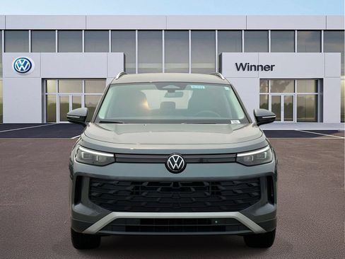 Certified 2025 Volkswagen Tiguan SE AWD/4WD image 9