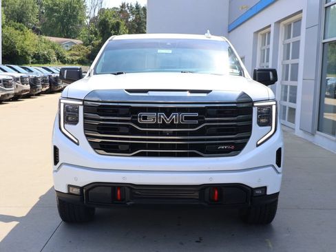 Used 2023 GMC Sierra 1500 AT4 w/ AT4 Preferred Package AWD/4WD image 5