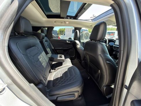 Used 2023 Ford Escape SE w/ PHEV Premium Package FWD image 10